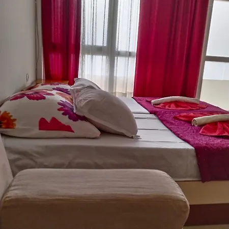 партерни студия без обособен балкон ул т светослав 5 и ул българия Apartamento Pomorie